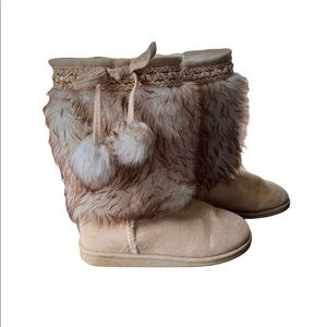 Fabkids, fuzzy tan boots with pom-poms, Size 1